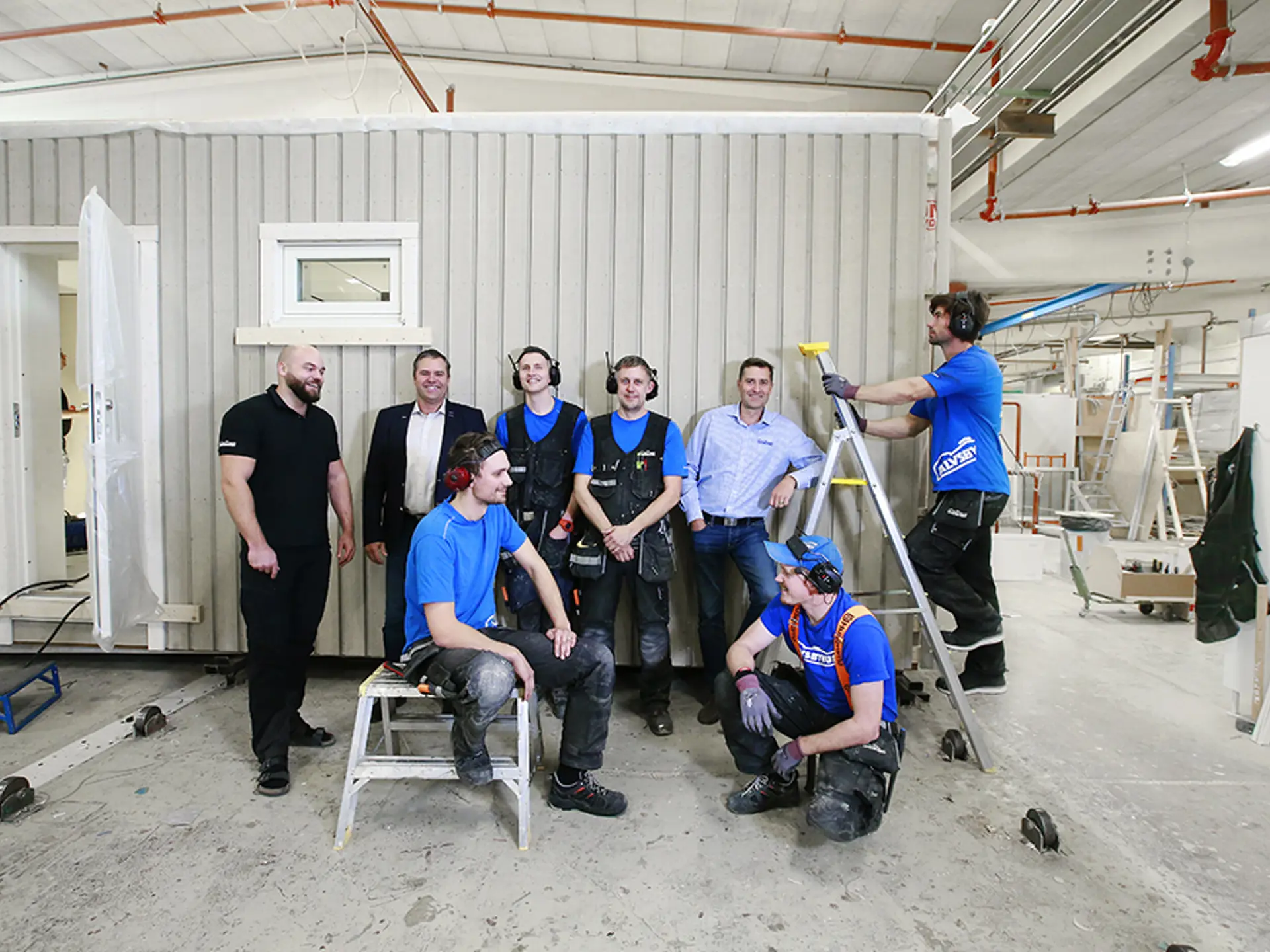 Gruppbild på några som jobbar på Älvsbyhus